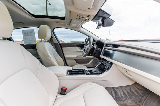 Used 2018 Jaguar XF Premium AWD/4WD image 17