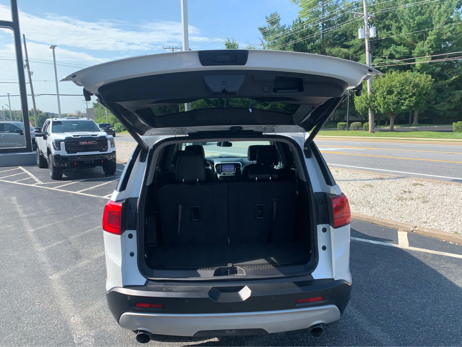 Used 2017 GMC Acadia SLT FWD image 5