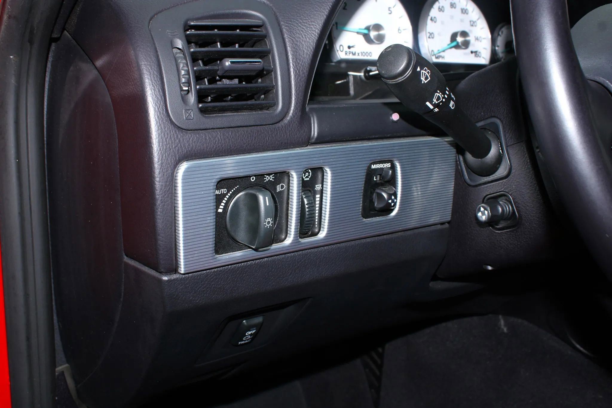 Used 2004 Ford Thunderbird image 23