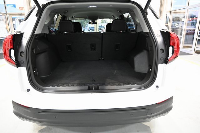 Used 2023 GMC Terrain SLE w/ Driver Convenience Package image 26