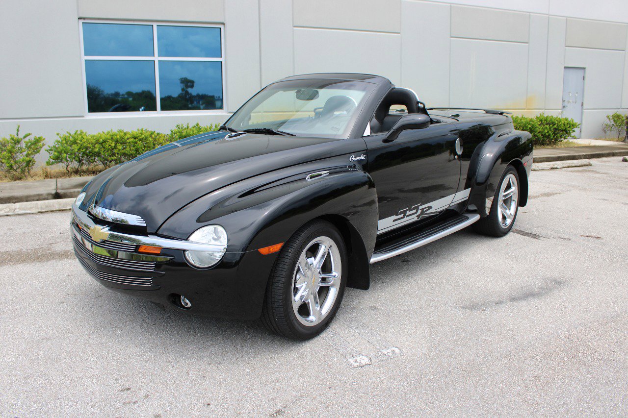 Used 2006 Chevrolet SSR w/ Preferred Equipment Group image 3