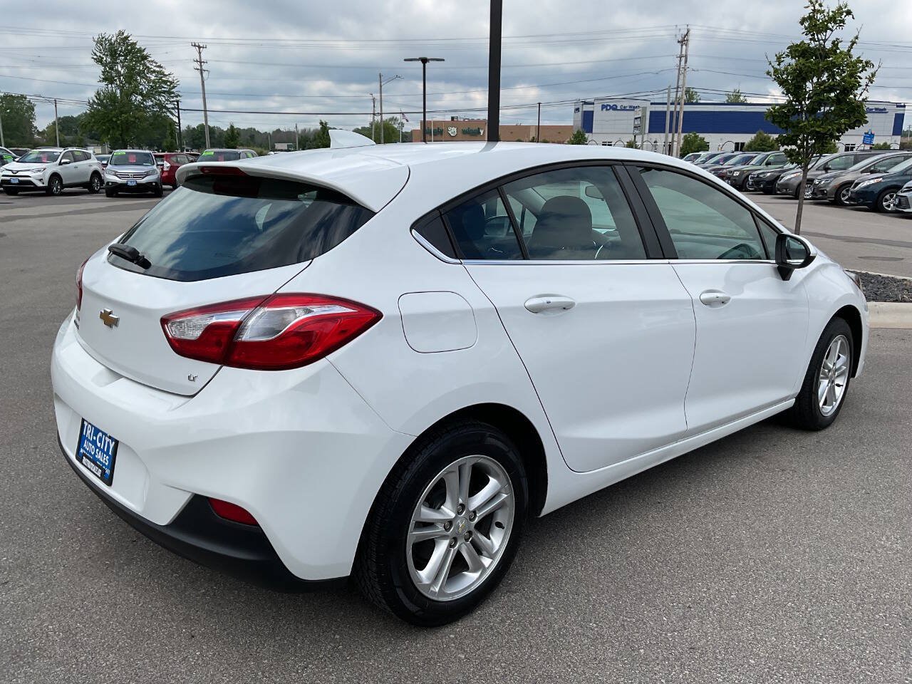 Used 2017 Chevrolet Cruze LT w/ Convenience Package FWD image 7