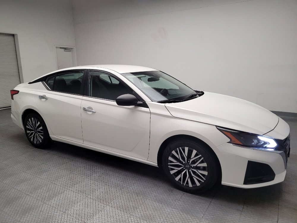 Used 2025 Nissan Altima 2.5 SV FWD image 11