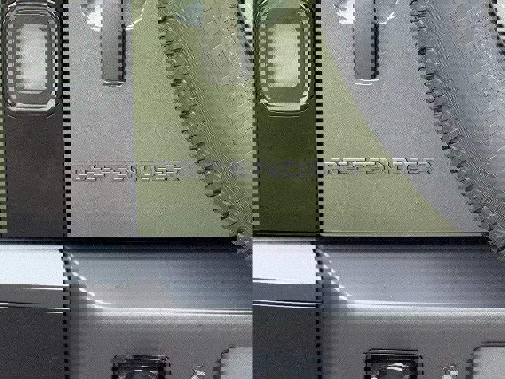 New 2026 Land Rover Defender 110 X-Dynamic SE image 39