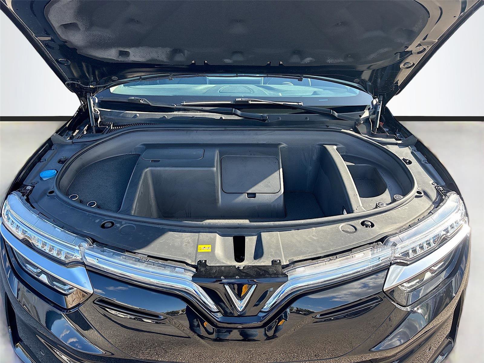 New 2025 VinFast VF 8 Eco image 30