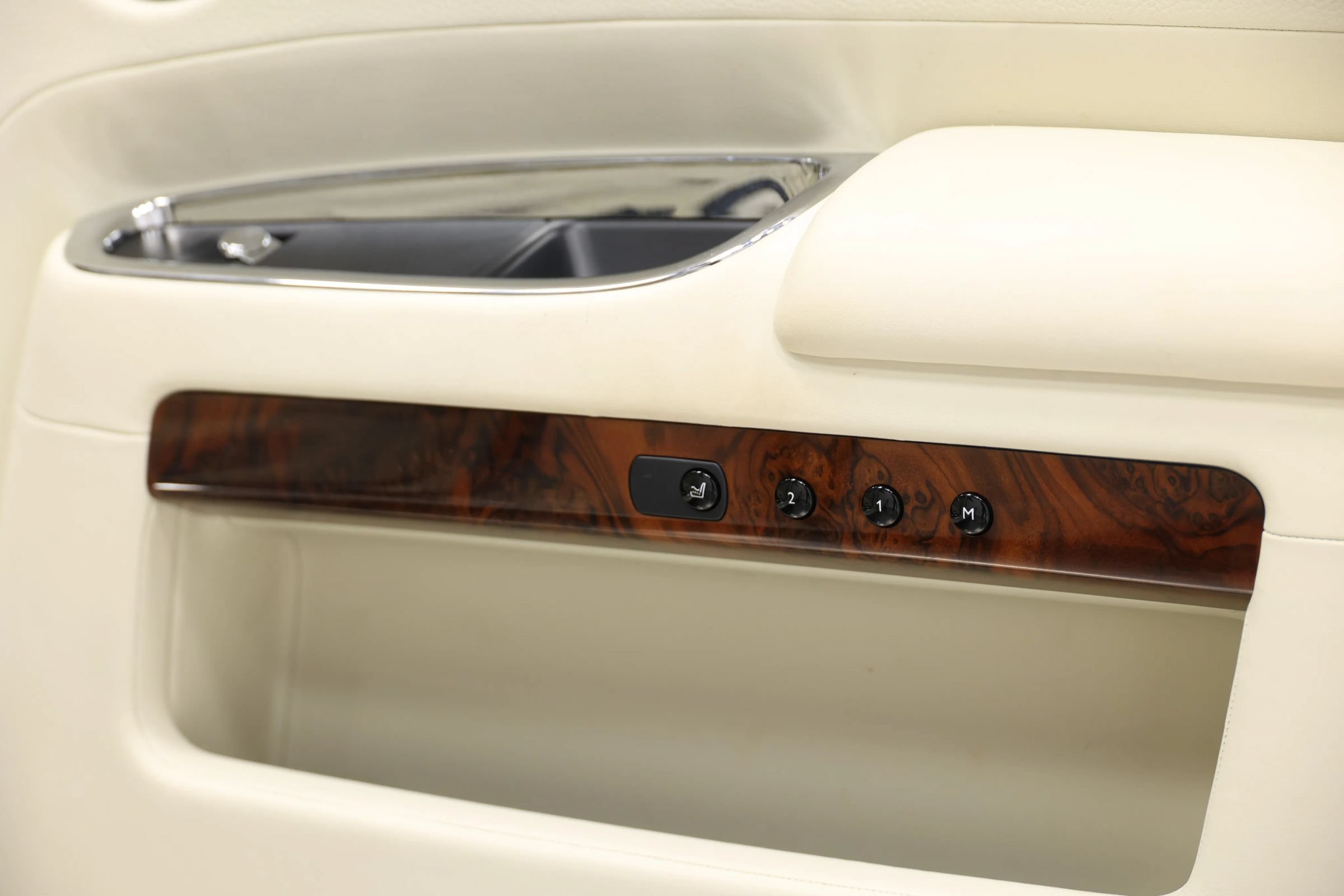 Used 2016 Rolls-Royce Ghost RWD image 97