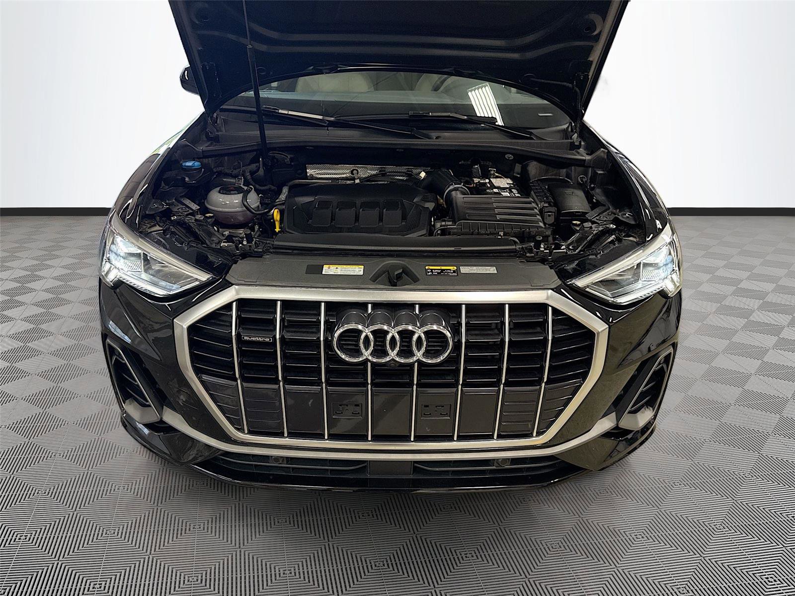 Certified 2025 Audi Q3 2.0T Premium Plus w/ Premium Plus Package AWD/4WD image 30