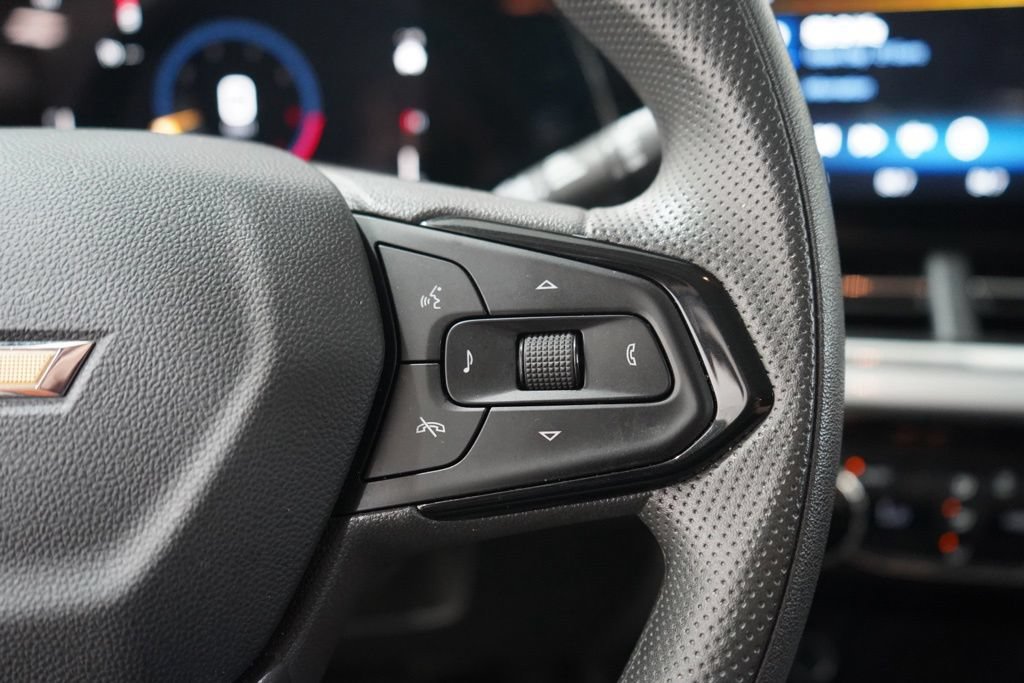 Used 2025 Chevrolet Trax LT FWD image 21