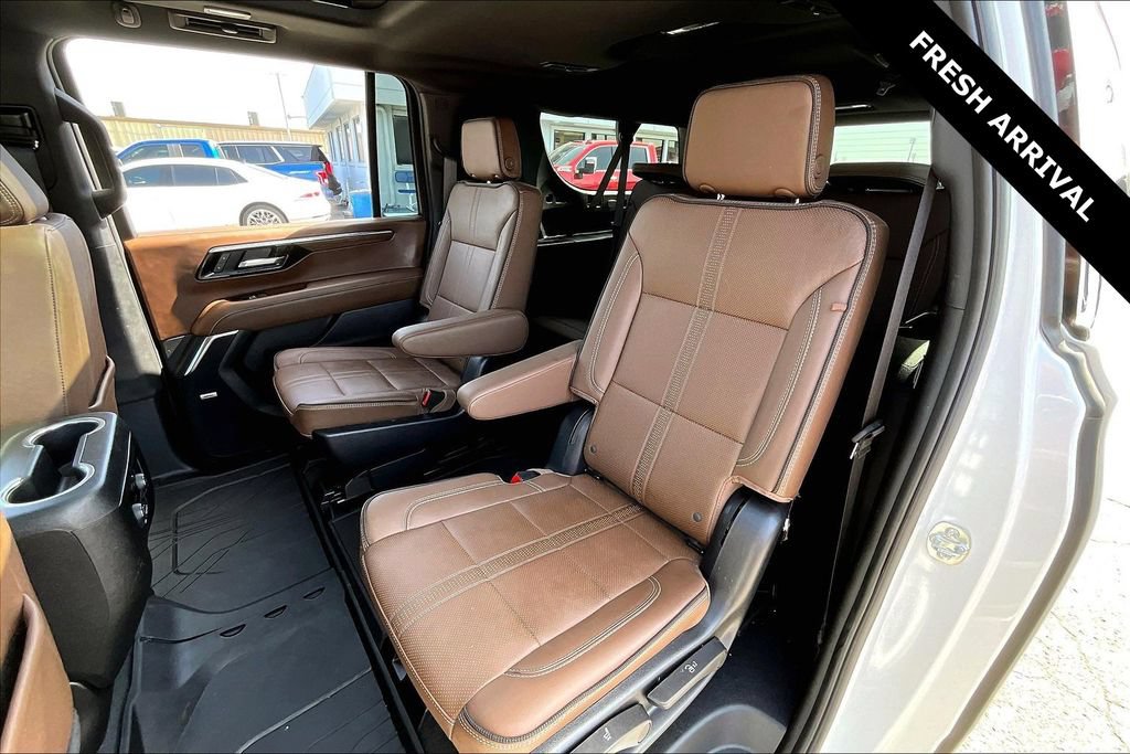 Used 2025 Chevrolet Suburban High Country w/ Sun And Tow Package AWD/4WD image 21
