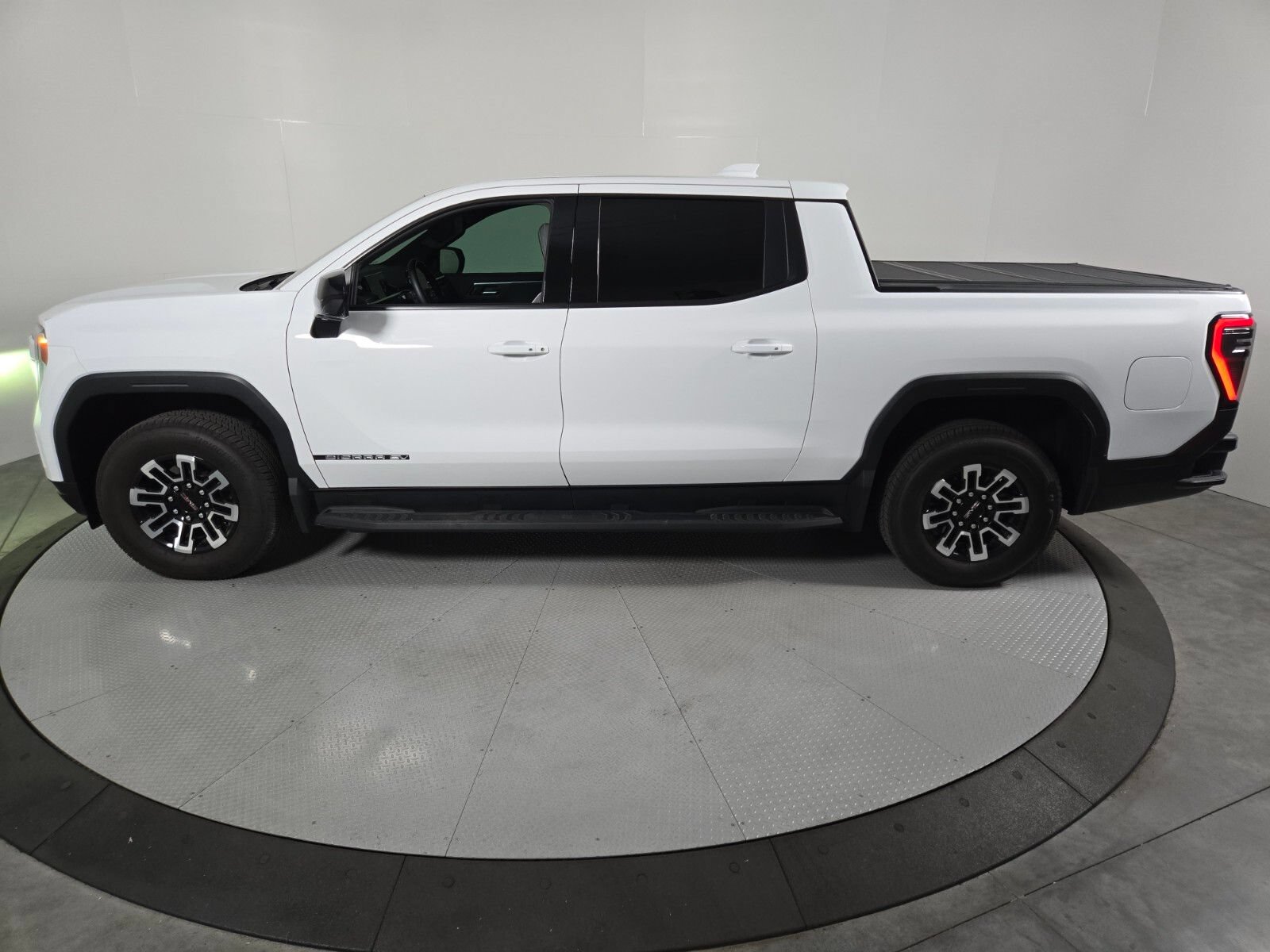 Used 2026 GMC Sierra EV Elevation AWD/4WD image 32