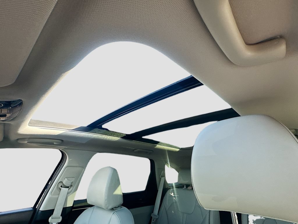 Certified 2025 Kia Sorento EX w/ Panoramic Sunroof Package FWD image 22