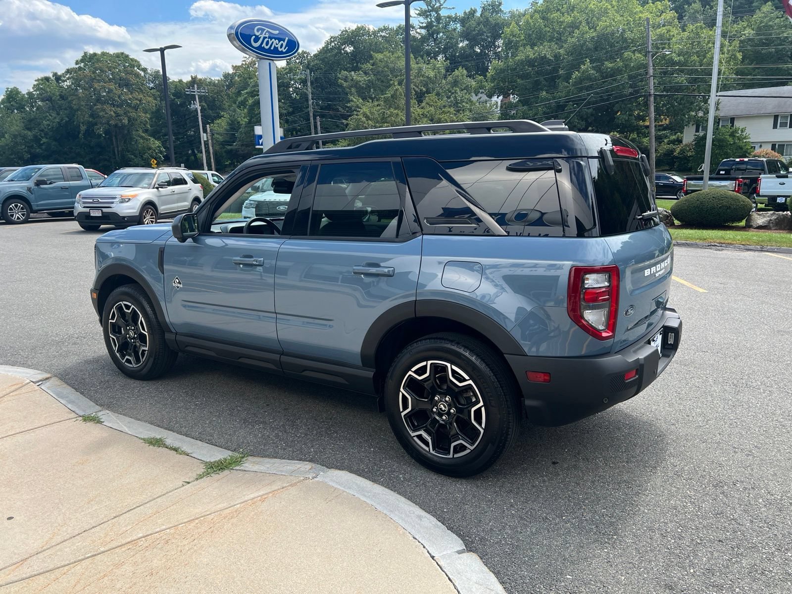 Used 2025 Ford Bronco Sport Outer Banks w/ Outer Banks Tech Package+ AWD/4WD image 4