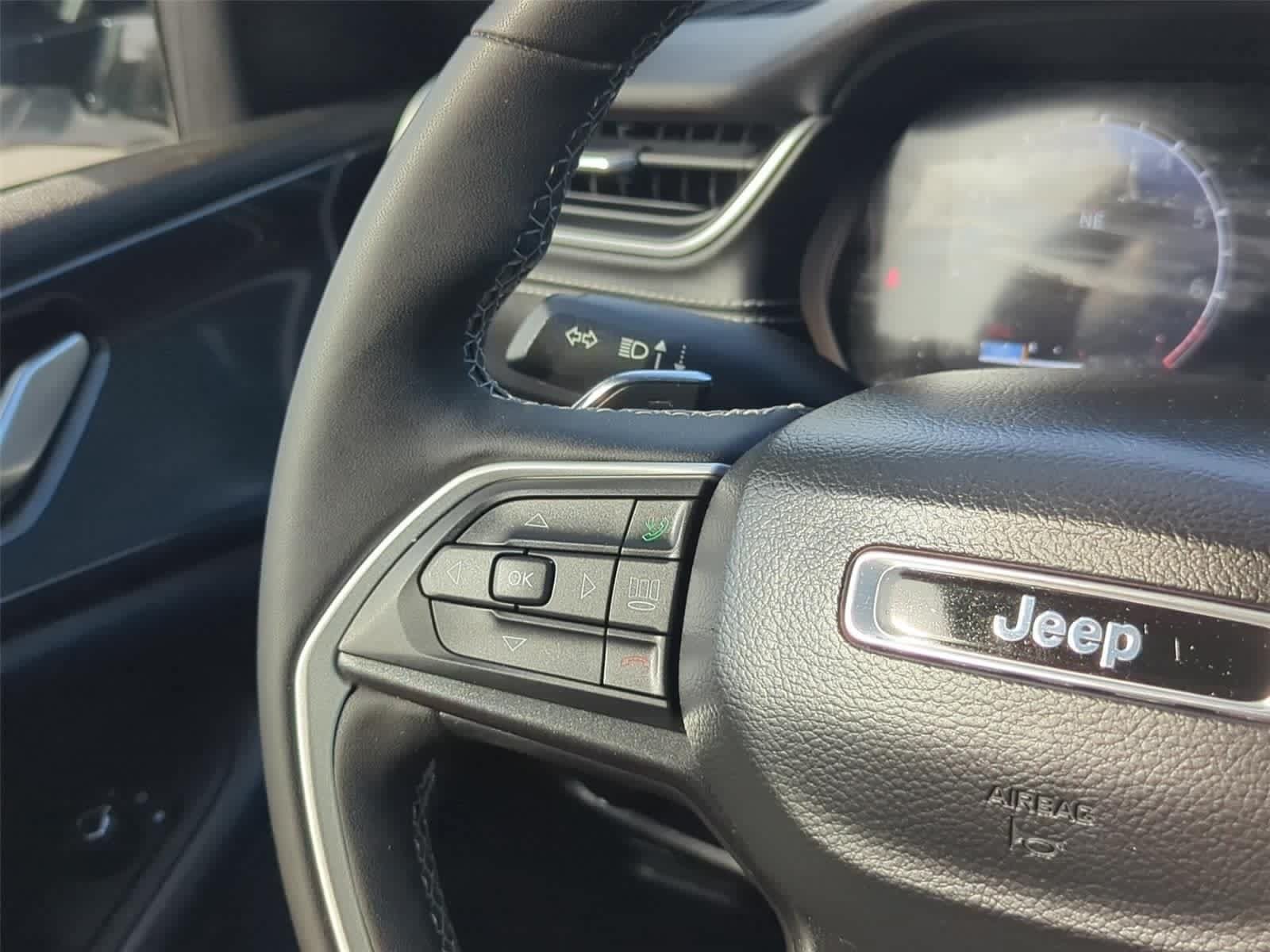 Used 2023 Jeep Grand Cherokee Altitude AWD/4WD image 19