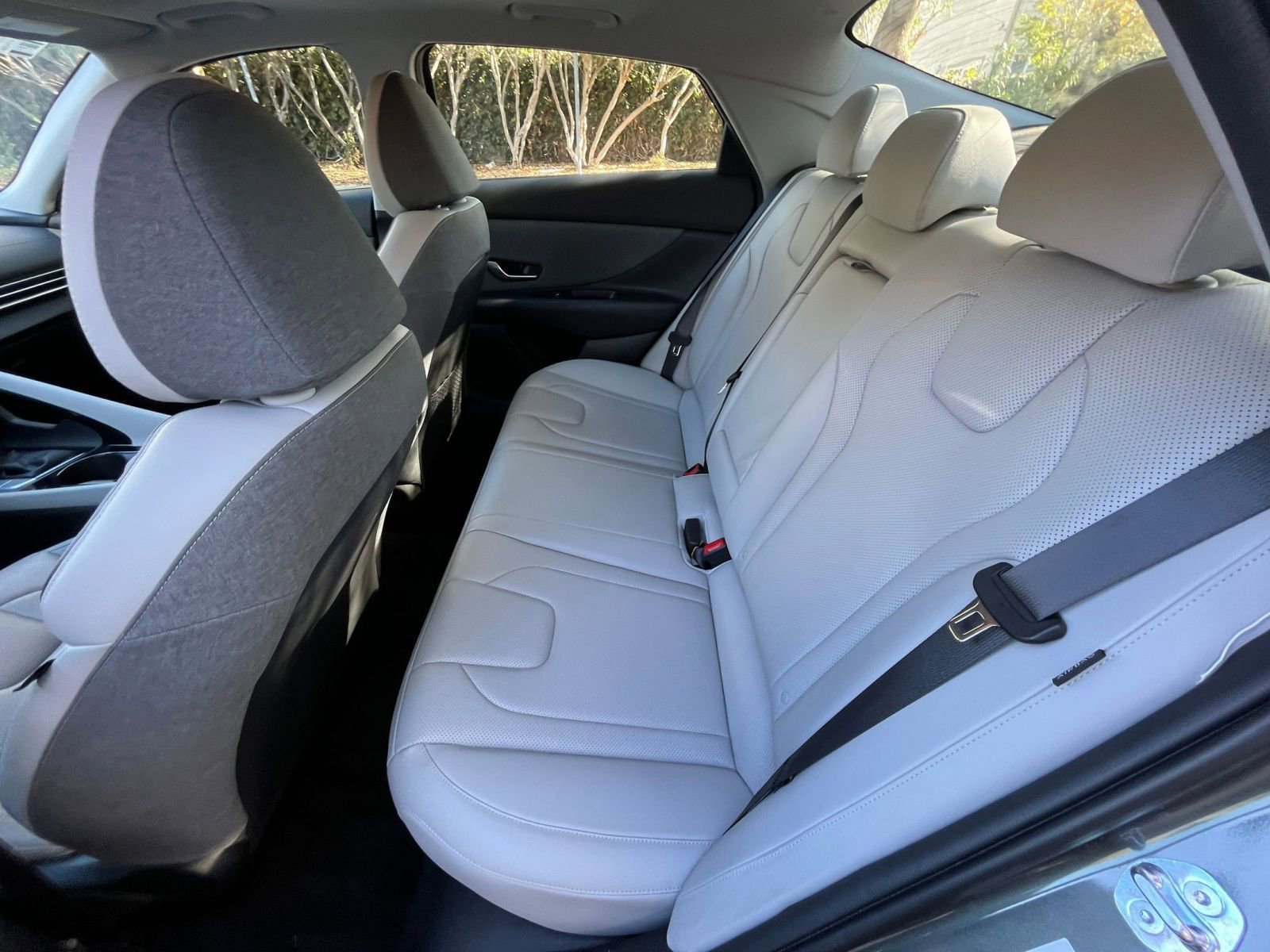 Used 2025 Hyundai Elantra Limited image 24