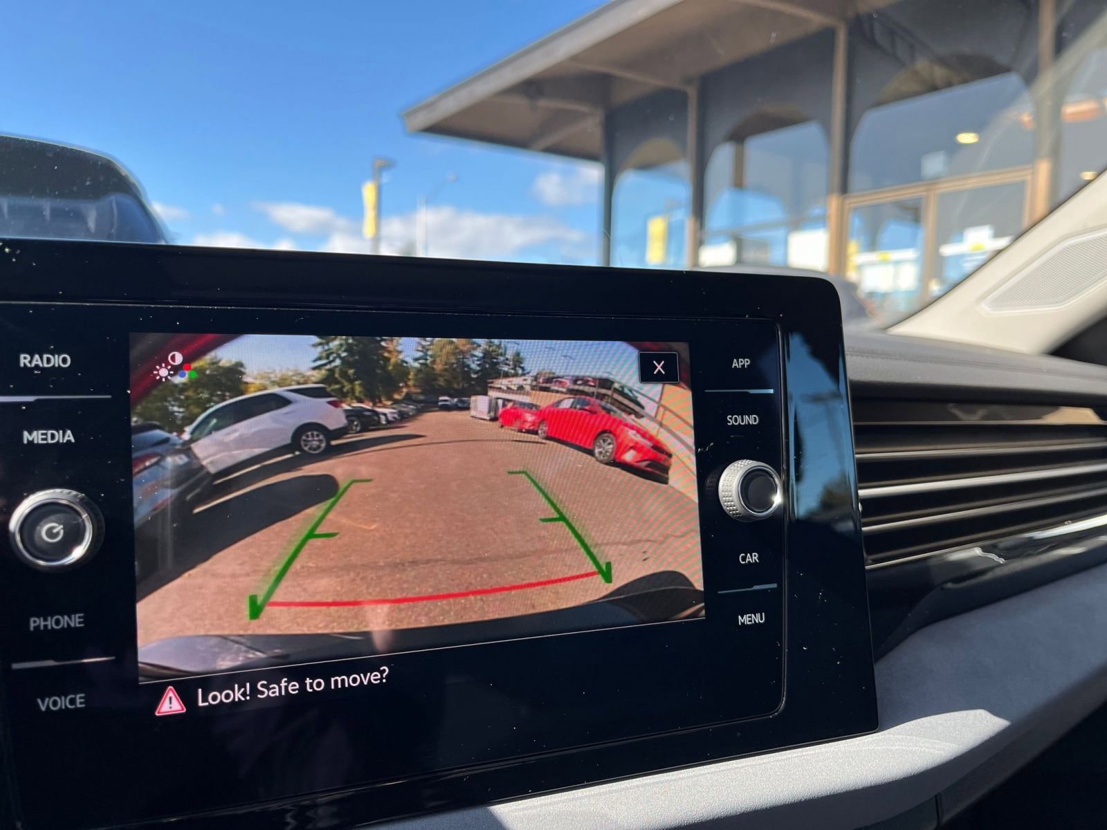 Used 2025 Volkswagen Jetta SE image 17