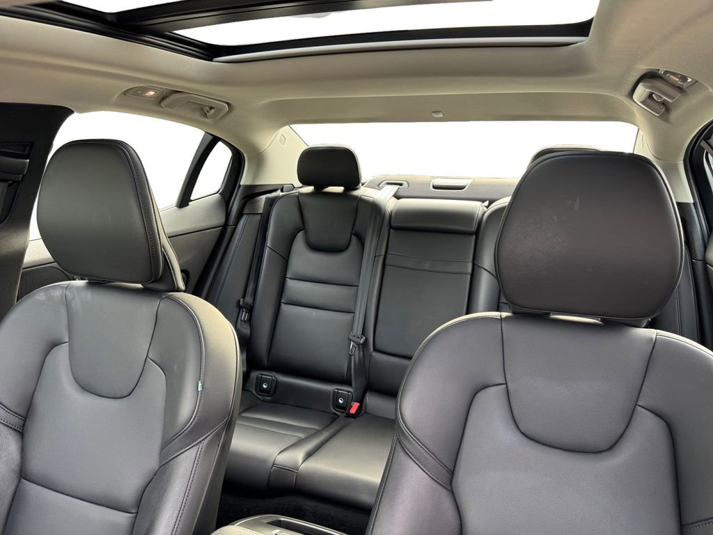 Certified 2025 Volvo S60 B5 Core image 19