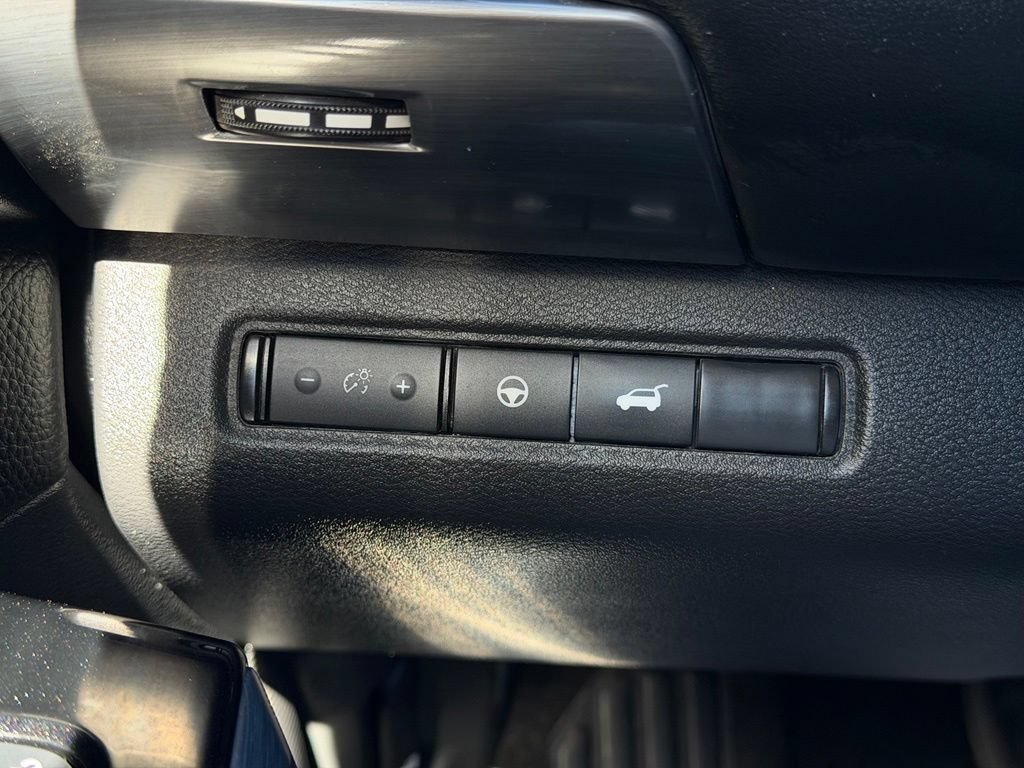 Used 2025 Nissan Pathfinder SL AWD/4WD image 26