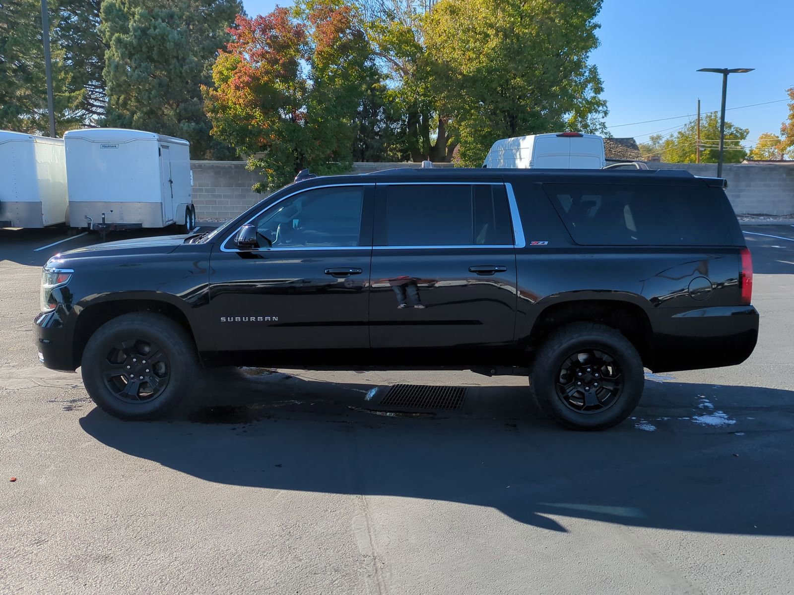 Used 2018 Chevrolet Suburban LT w/ Luxury Package image 3