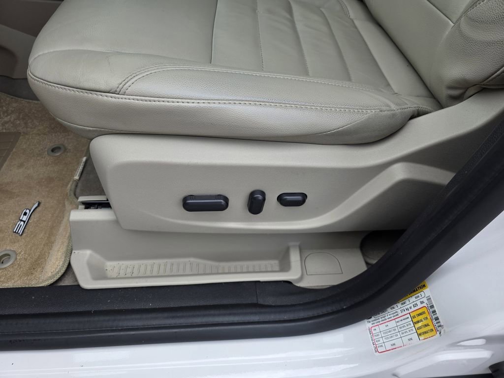 Used 2016 Ford C-MAX Energi SEL w/ Equipment Group 302A FWD image 18