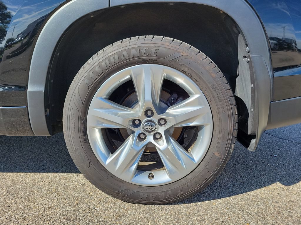 Used 2017 Toyota Highlander Limited AWD/4WD image 10