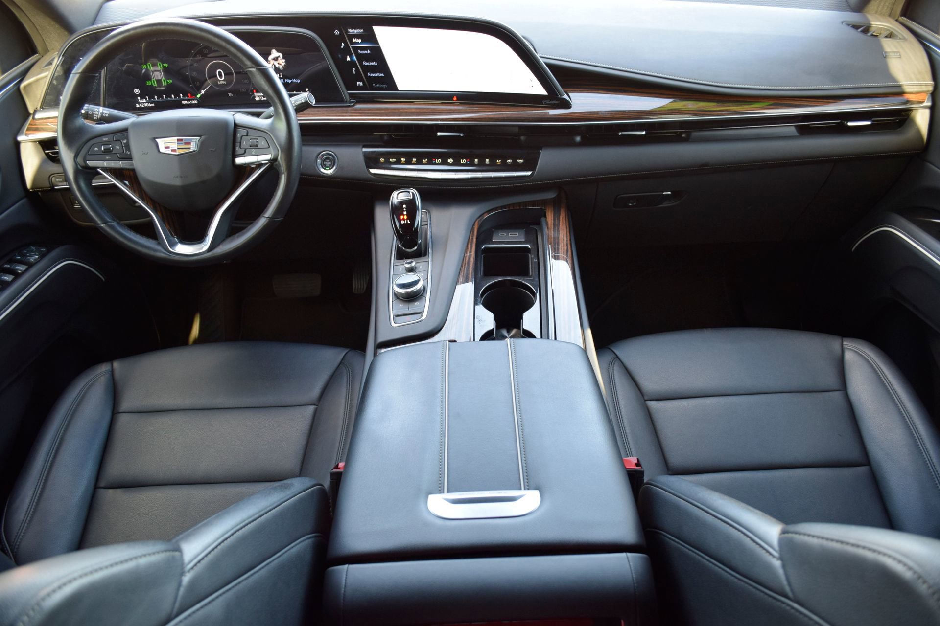 Used 2023 Cadillac Escalade Luxury image 7