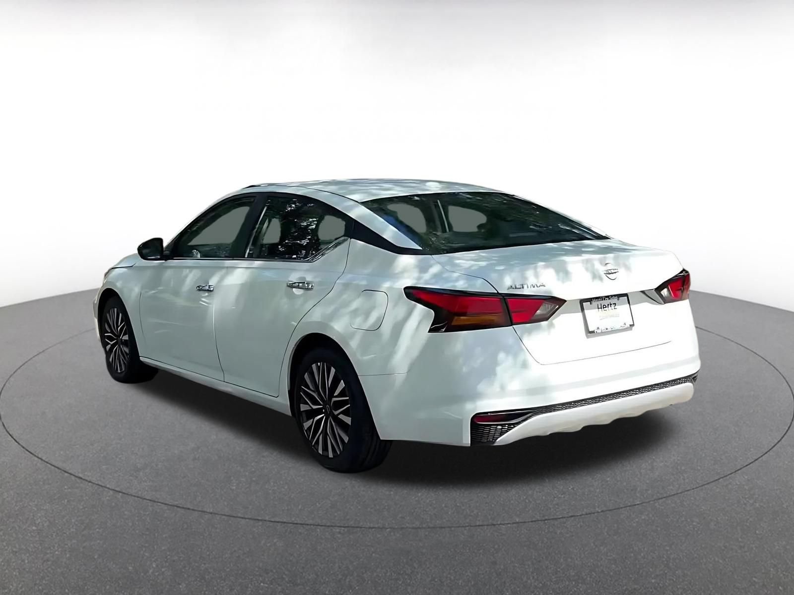 Used 2025 Nissan Altima 2.5 SV FWD image 9