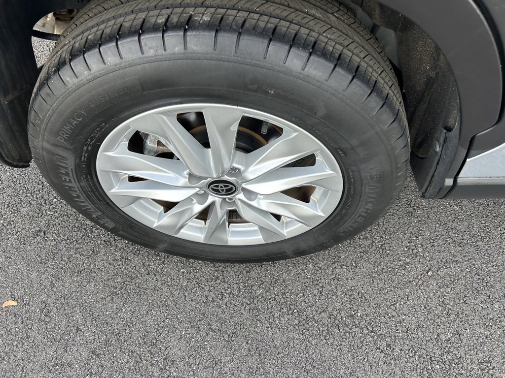 Certified 2023 Toyota Corolla Cross LE image 22