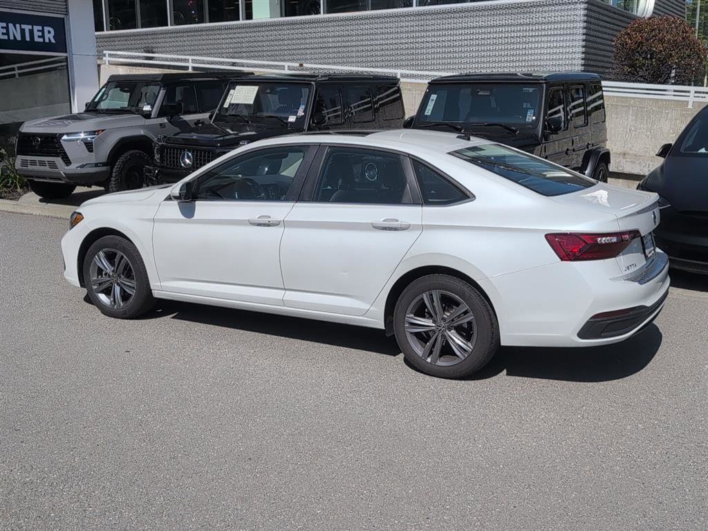 Used 2023 Volkswagen Jetta SE w/ Panoramic Sunroof Package FWD image 8