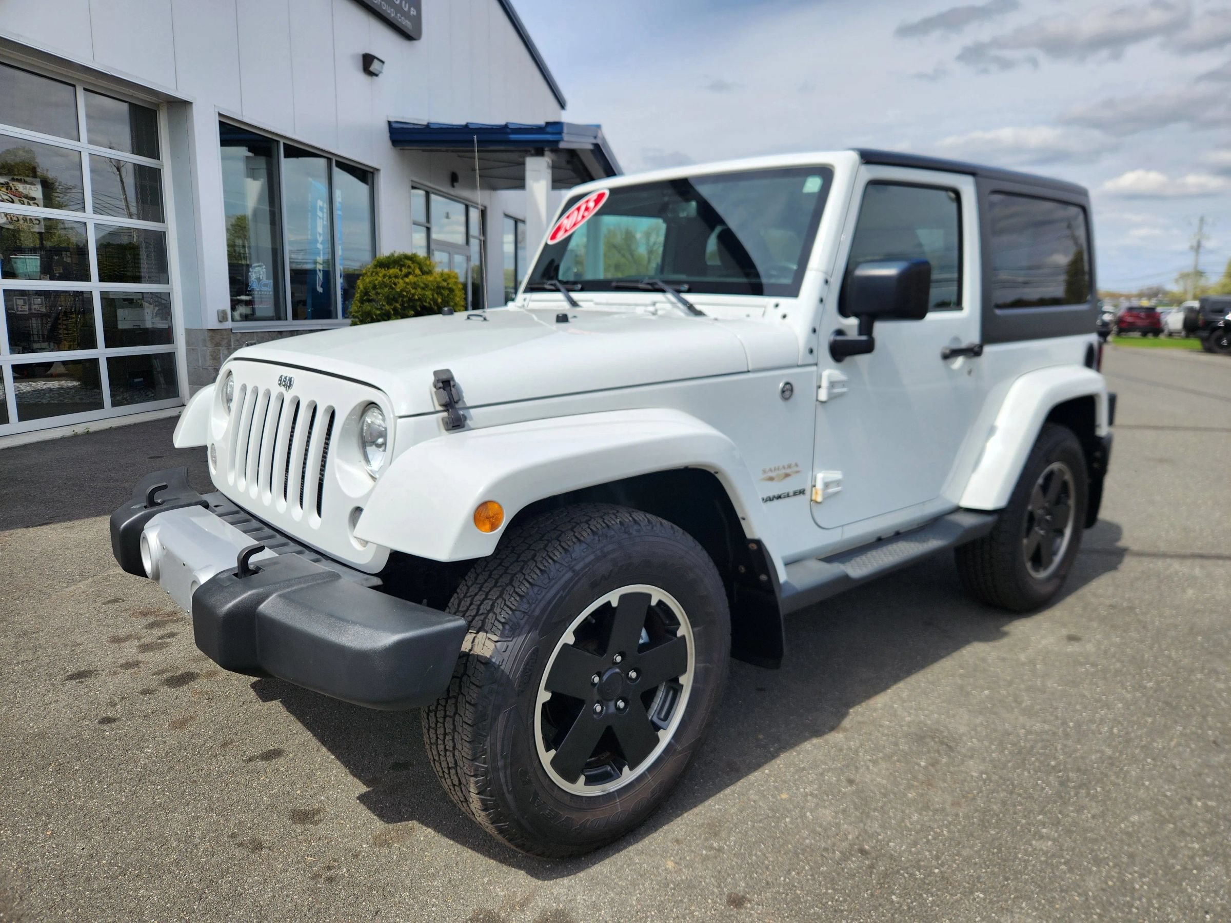 Used 2015 Jeep Wrangler Sahara w/ Dual Top Group AWD/4WD image 6