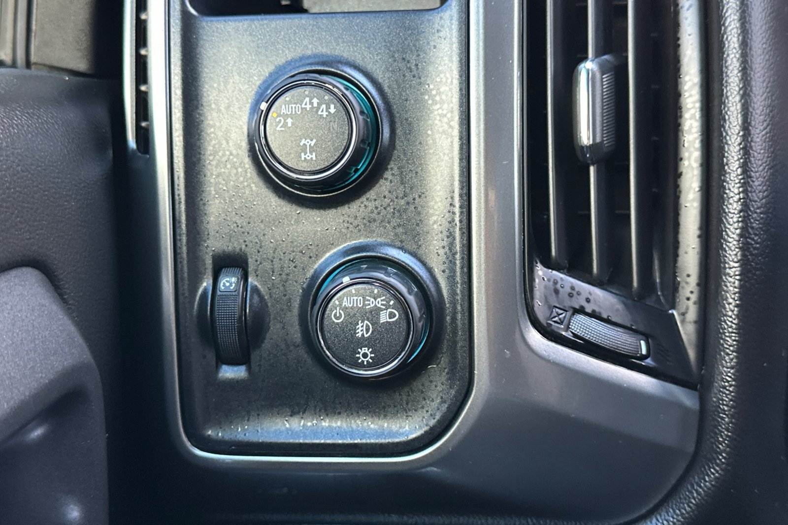 Used 2018 Chevrolet Silverado 1500 LT w/ All Star Edition AWD/4WD image 40