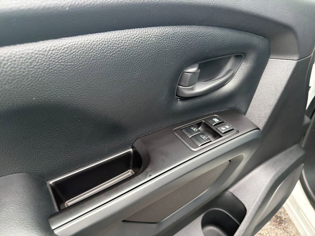 Used 2022 Nissan Titan S image 12
