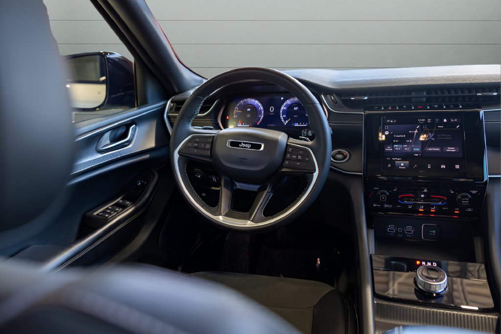 Used 2023 Jeep Grand Cherokee Altitude AWD/4WD image 25
