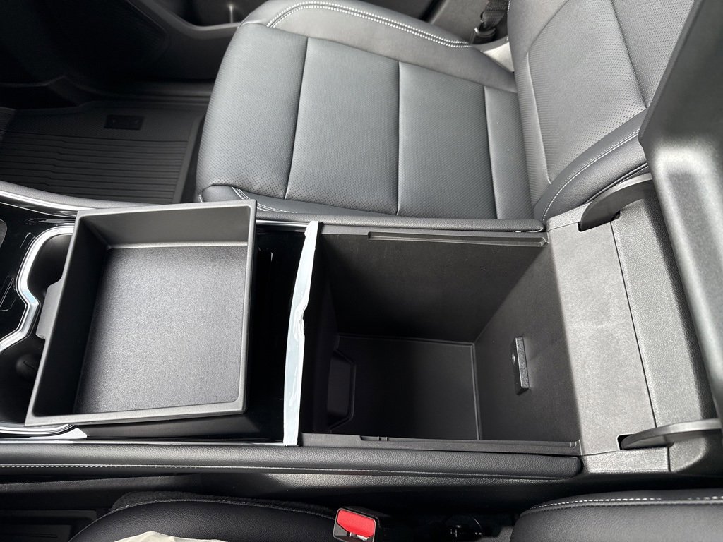New 2026 Chevrolet Traverse LT w/ LPO, Floor Liner Package image 33