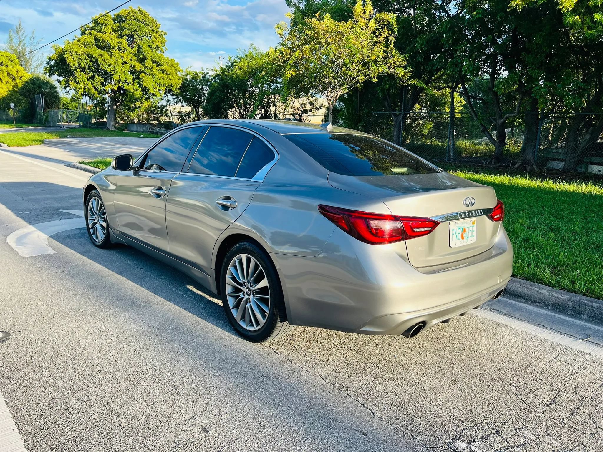 Used 2018 INFINITI Q50 Luxe w/ Essential Package (3.0T Luxe) AWD/4WD image 3