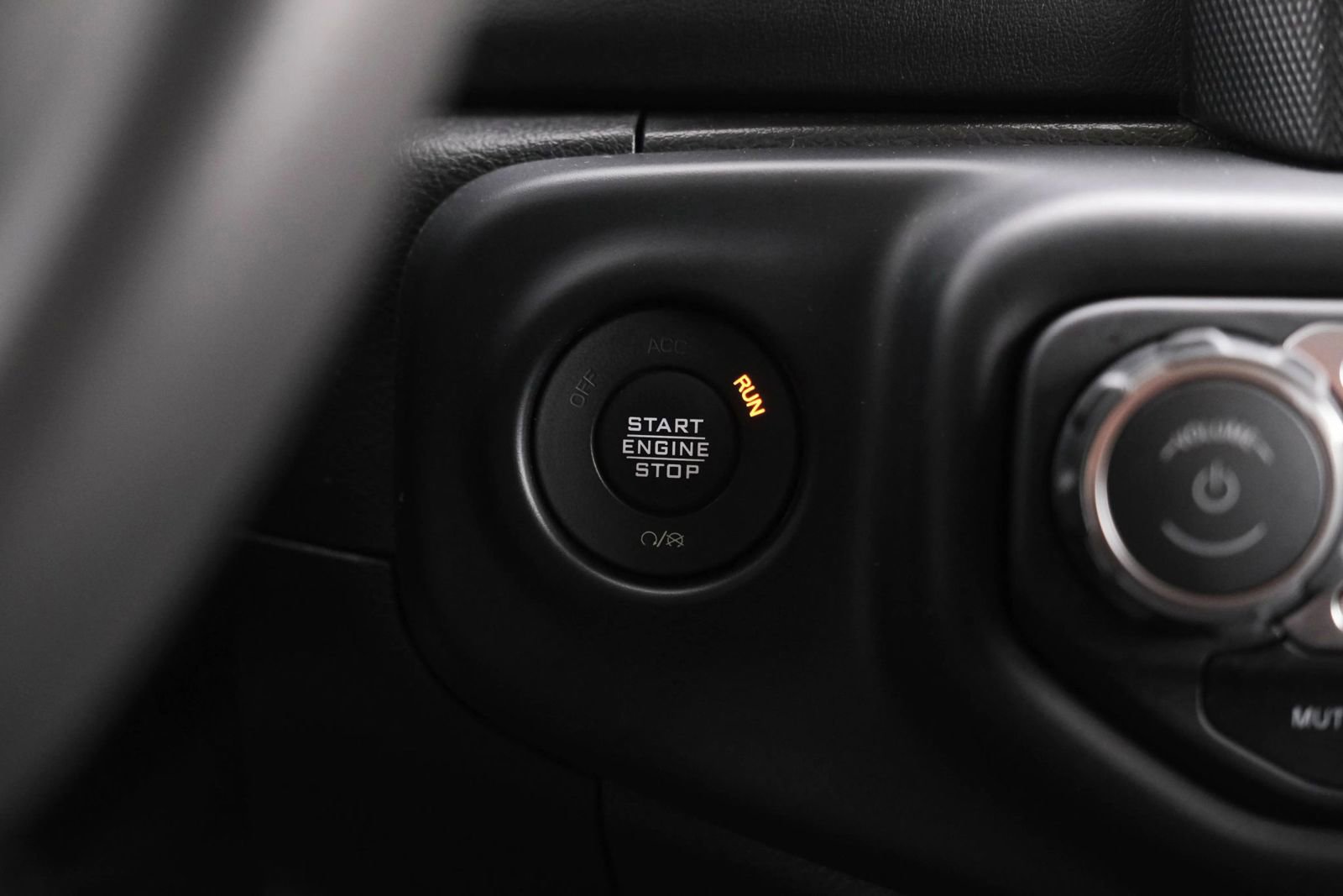 Used 2023 Jeep Wrangler Unlimited Sahara AWD/4WD image 36