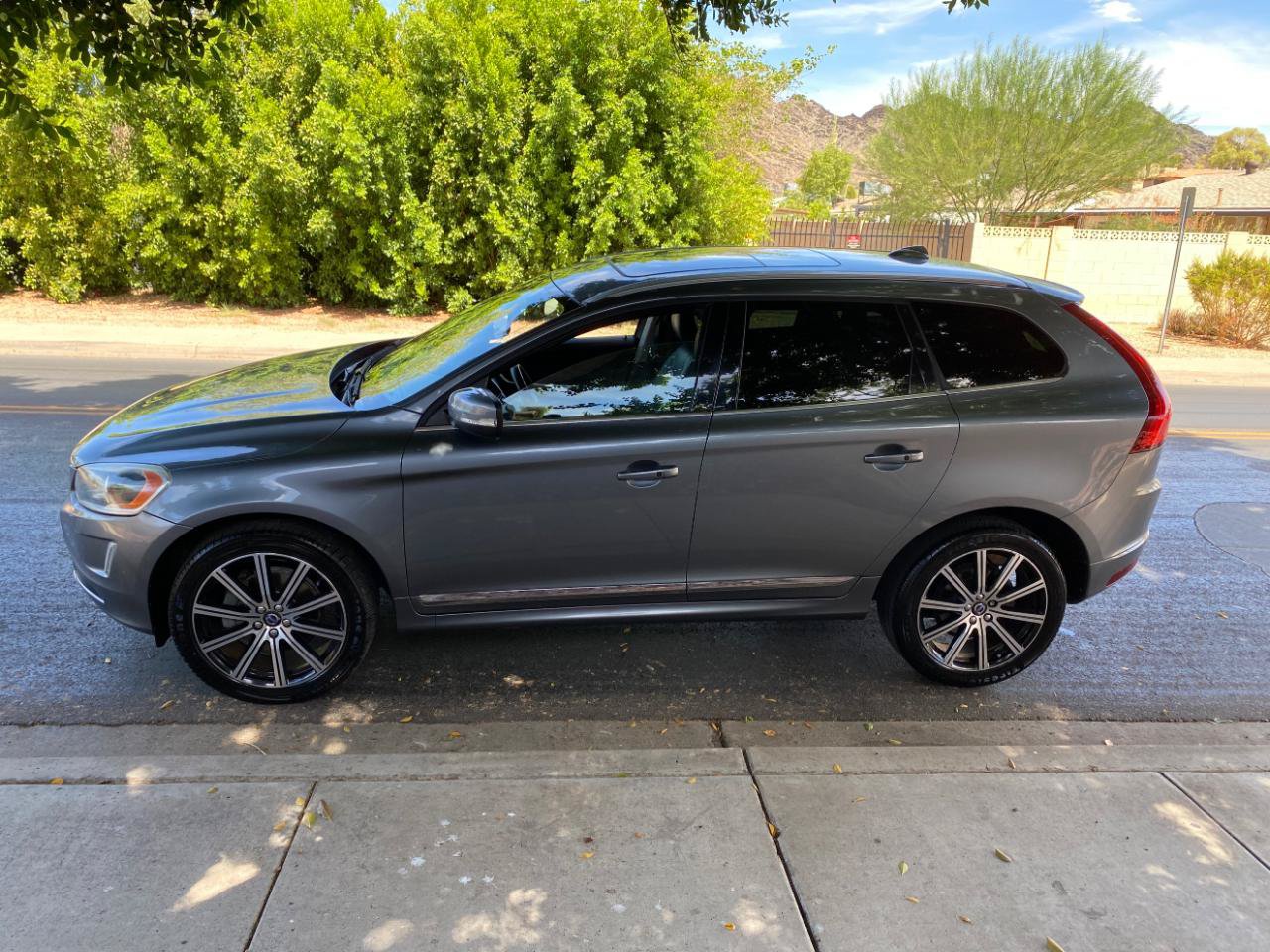 Used 2016 Volvo XC60 T6 Platinum FWD image 13