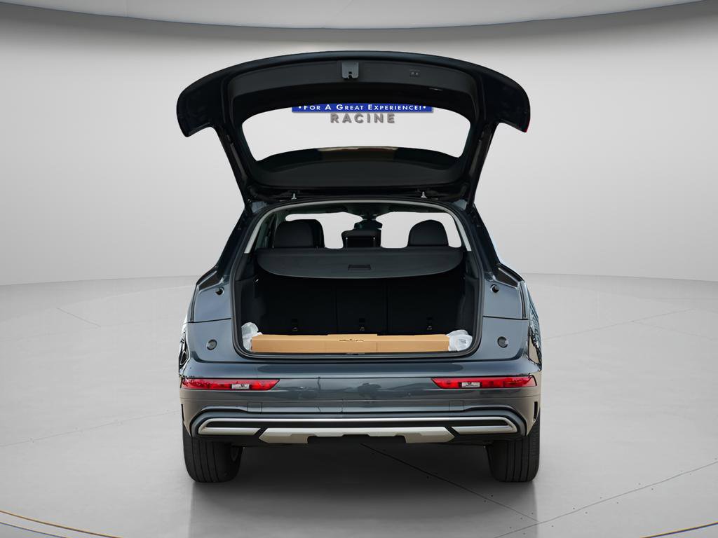 Used 2023 Audi Q5 2.0T Premium w/ Convenience Package image 11