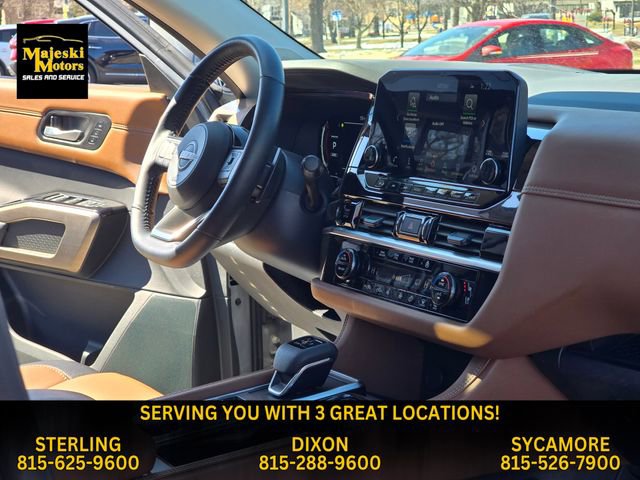 Used 2025 Nissan Pathfinder Platinum image 40