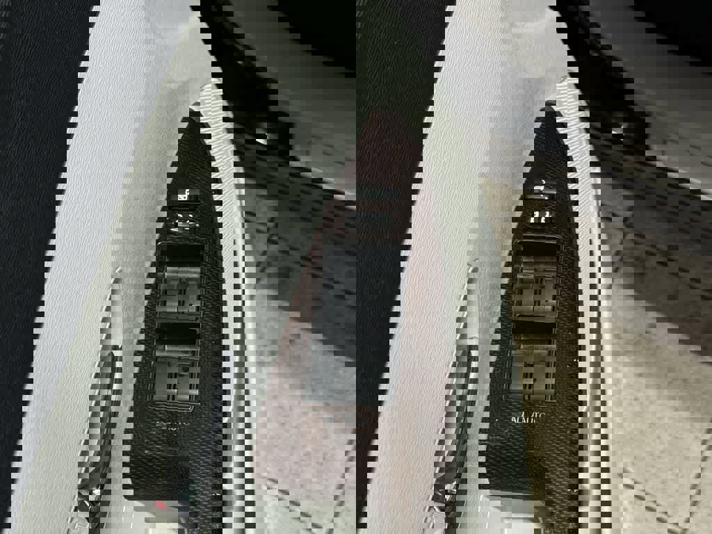 Used 2012 Toyota Venza LE w/ LE Convenience Pkg image 22