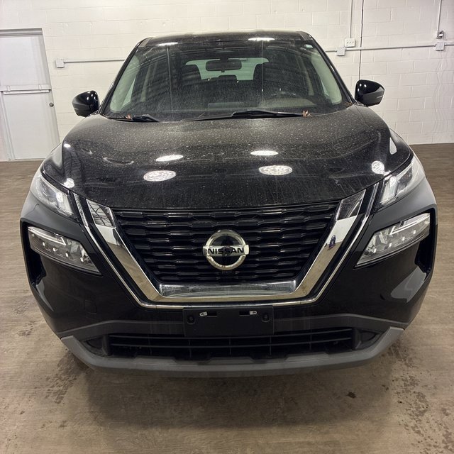 Used 2021 Nissan Rogue SV image 2