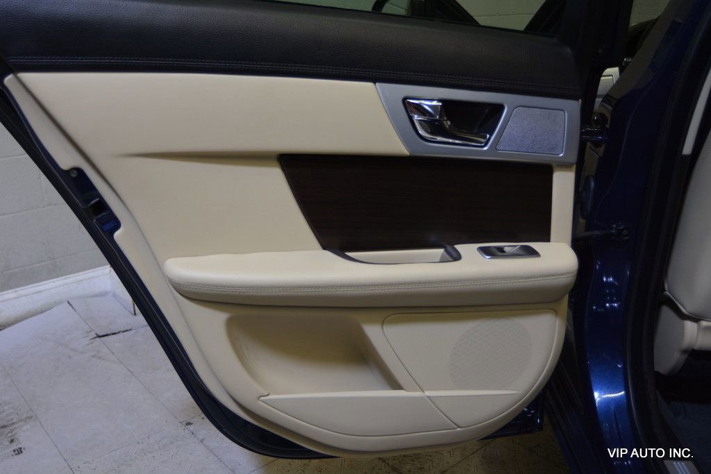 Used 2012 Jaguar XF image 9