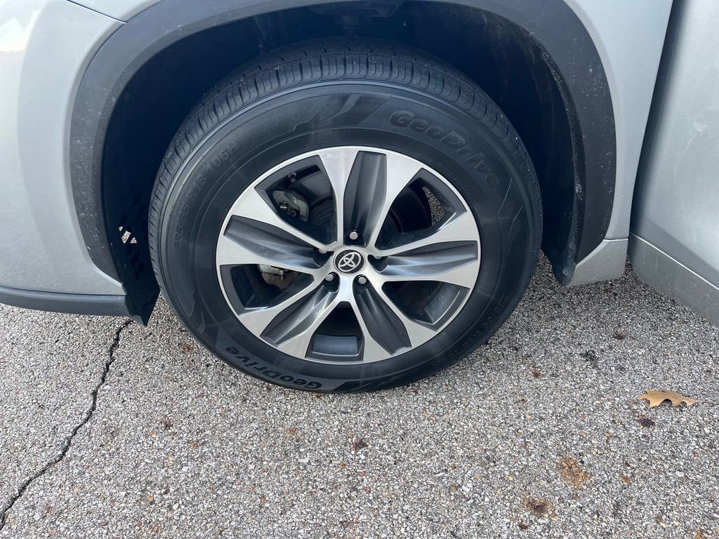 Certified 2024 Toyota Highlander XLE image 36