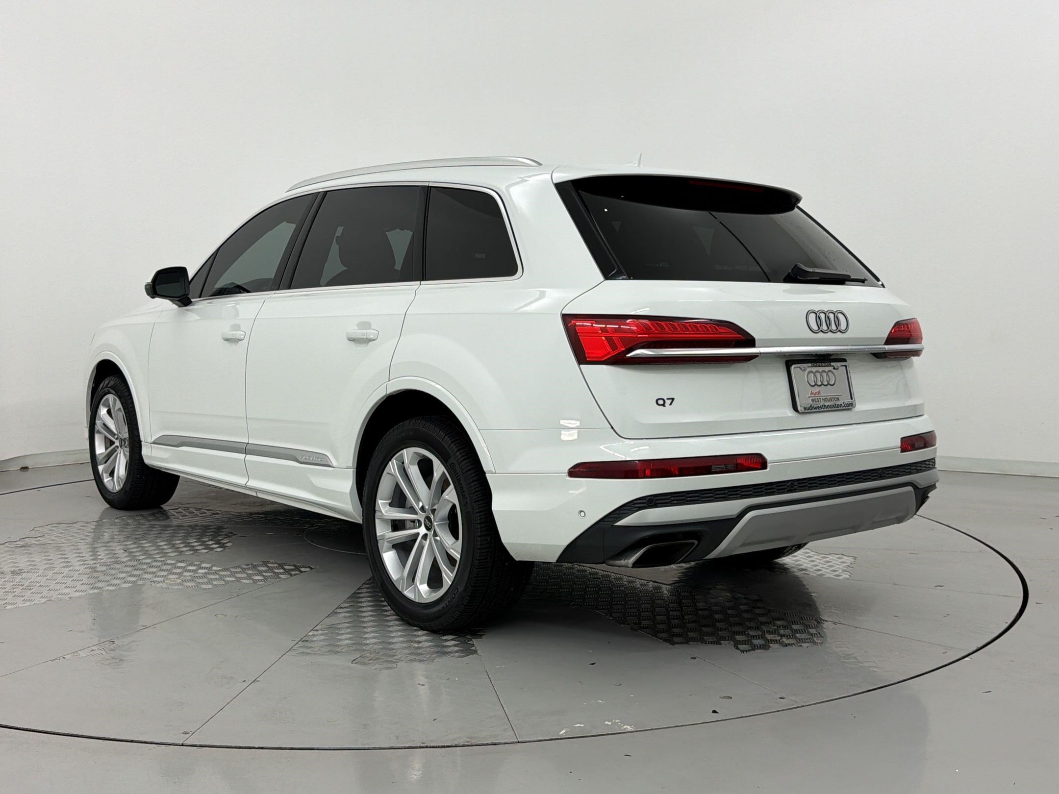 Used 2025 Audi Q7 3.0T Premium Plus AWD/4WD image 3