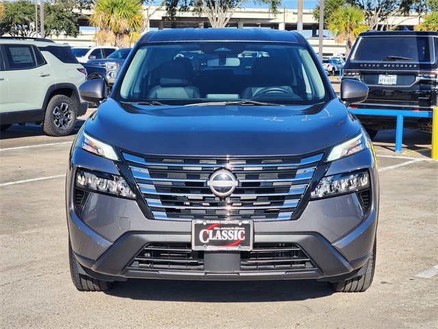 Used 2024 Nissan Rogue SV image 2