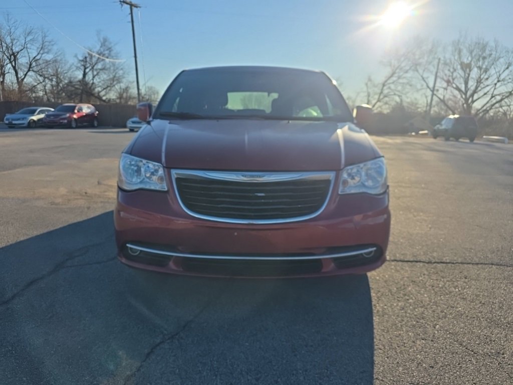 Used 2015 Chrysler Town & Country S image 2