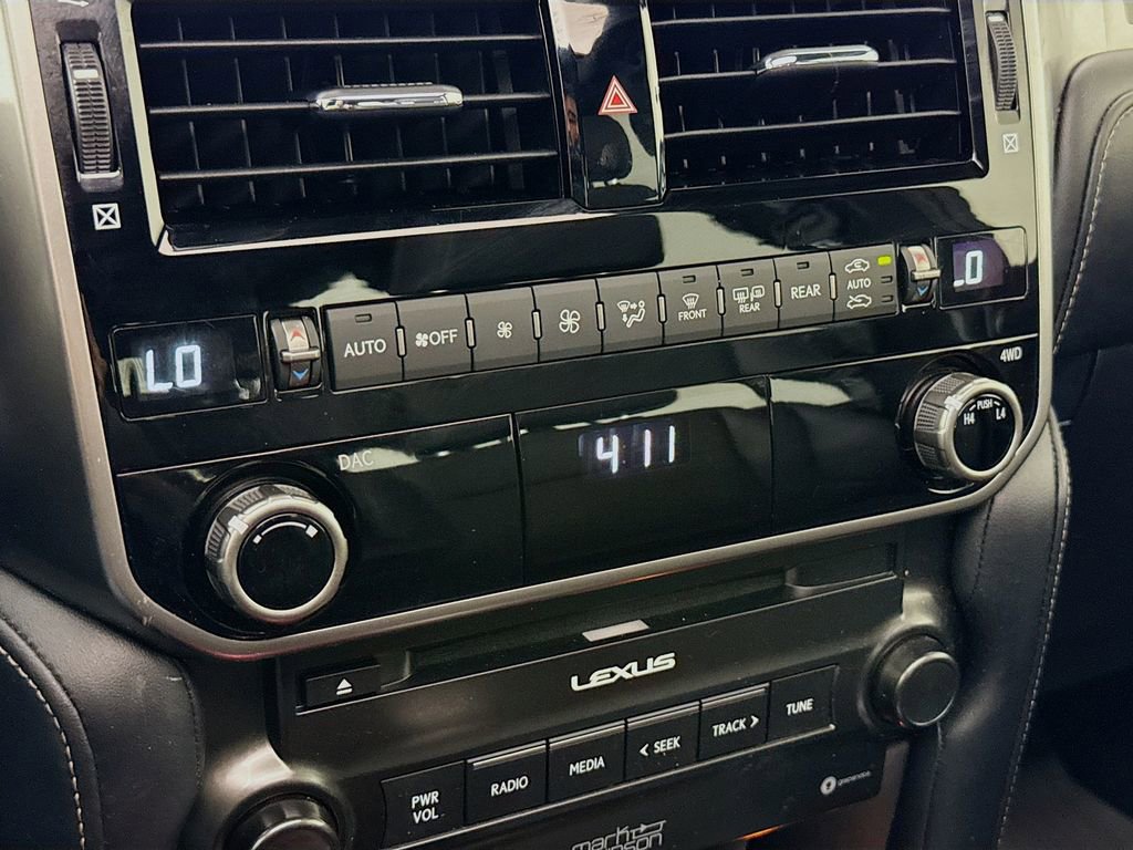 Used 2022 Lexus GX 460 Premium w/ Accessory Package image 17