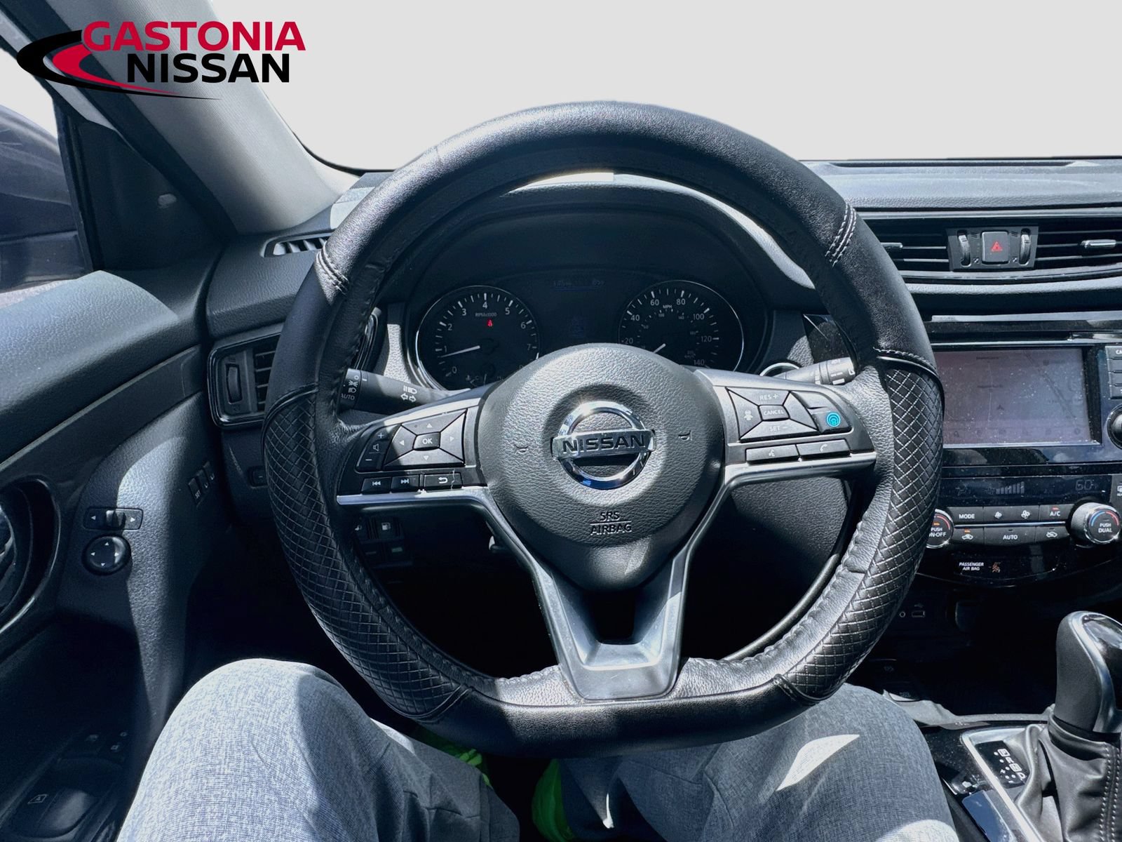 Used 2019 Nissan Rogue SV w/ Premium Package FWD image 14