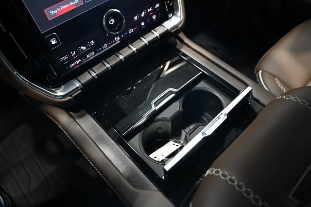 New 2026 GMC Yukon XL Denali Ultimate AWD/4WD image 22