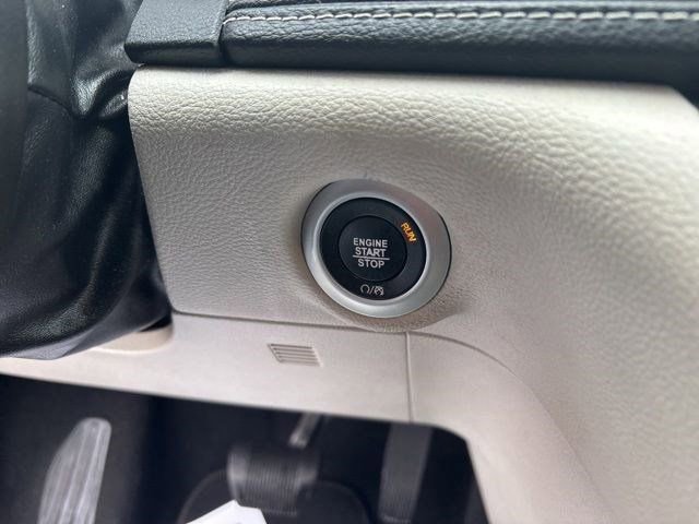 Used 2022 Chrysler Pacifica Touring-L w/ Uconnect Theater Family Group image 20
