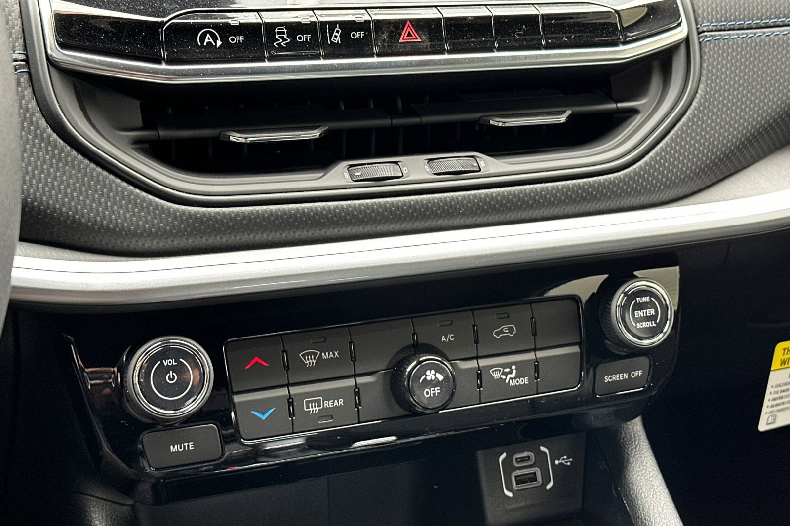 New 2026 Jeep Compass Latitude image 21